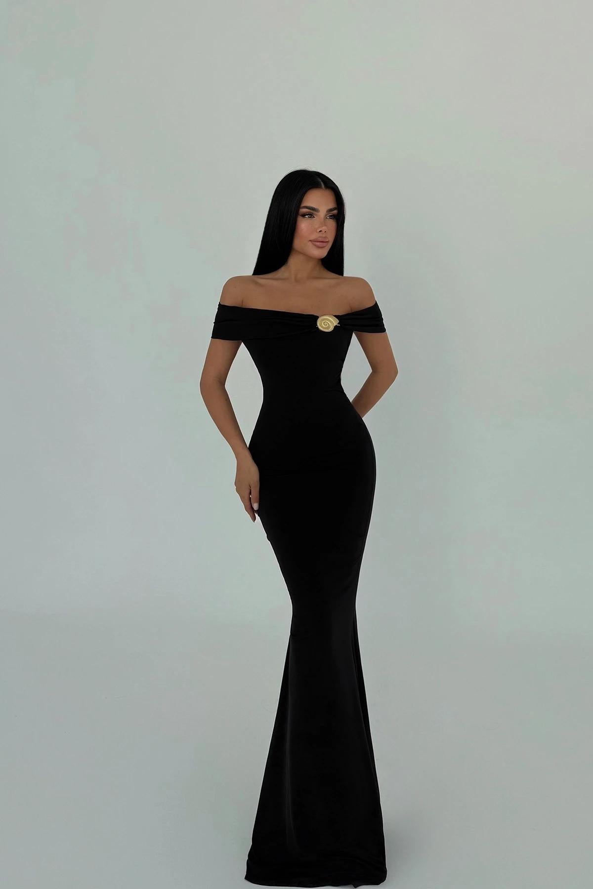 MAXI DRESS WITH AN OPEN BACK
