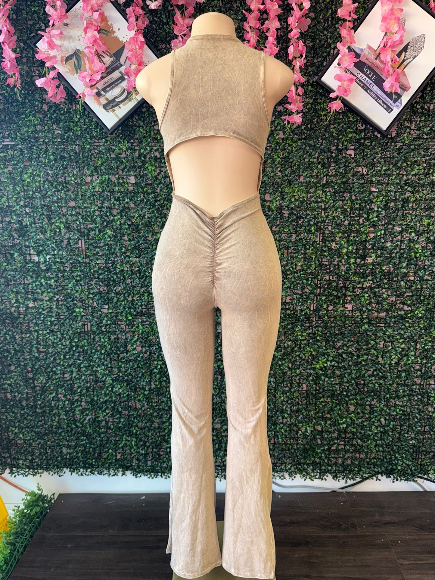 SLEEVELESS CUTOUT JUMPSUIT