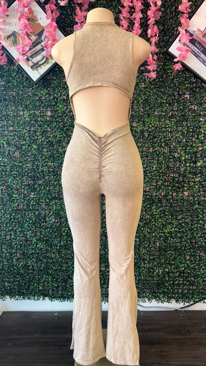 SLEEVELESS CUTOUT JUMPSUIT