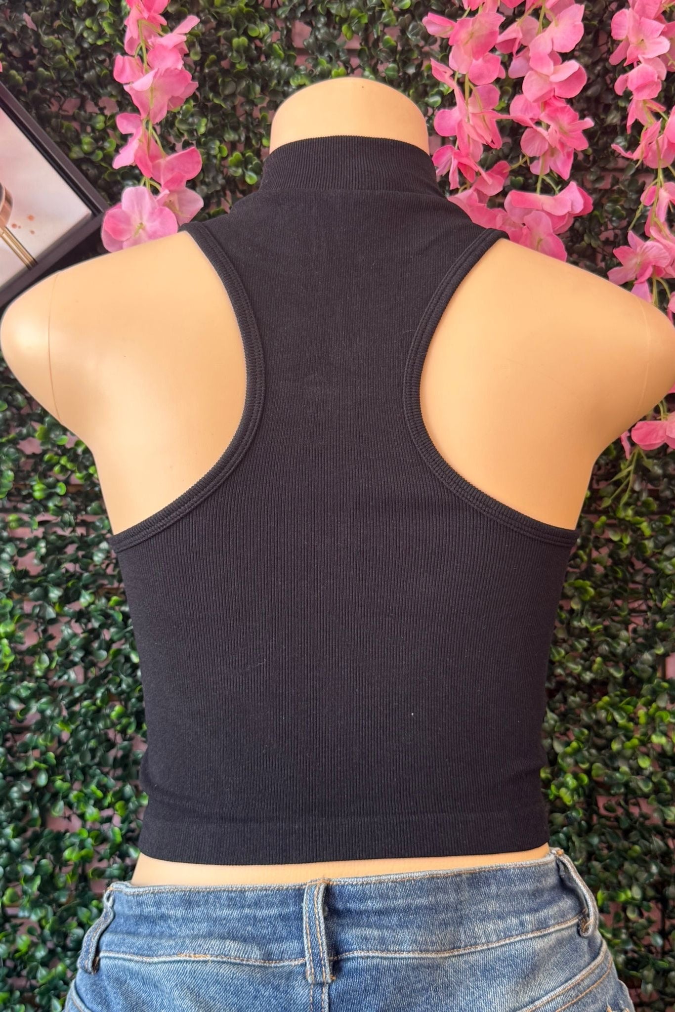 BLACK CROPPED TOP